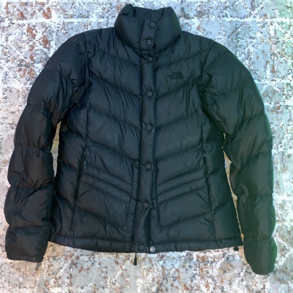 Beautiful authentic North Face Coat. Light weight with no flaws. - Picture 1 of 6